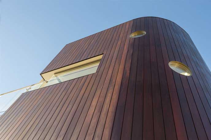 Horizontal timber cladding